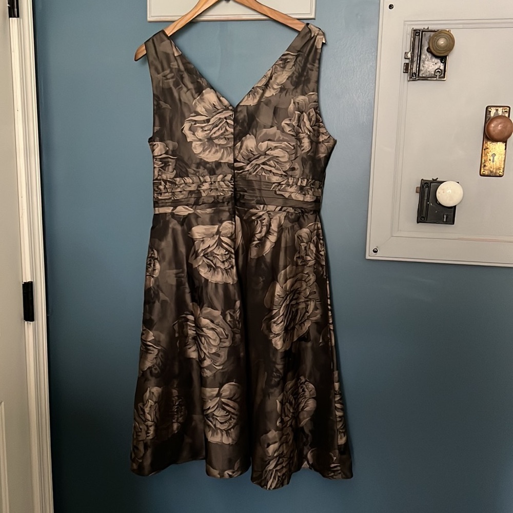 Robbie Bee Cocktail Foil Dress with Sequined Accents Tan / Gold 16P EUC - Picture 3 of 8